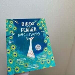 4/$20 Birds of a Feather Children's Paperback Book - Aves del mismo Plumaje
